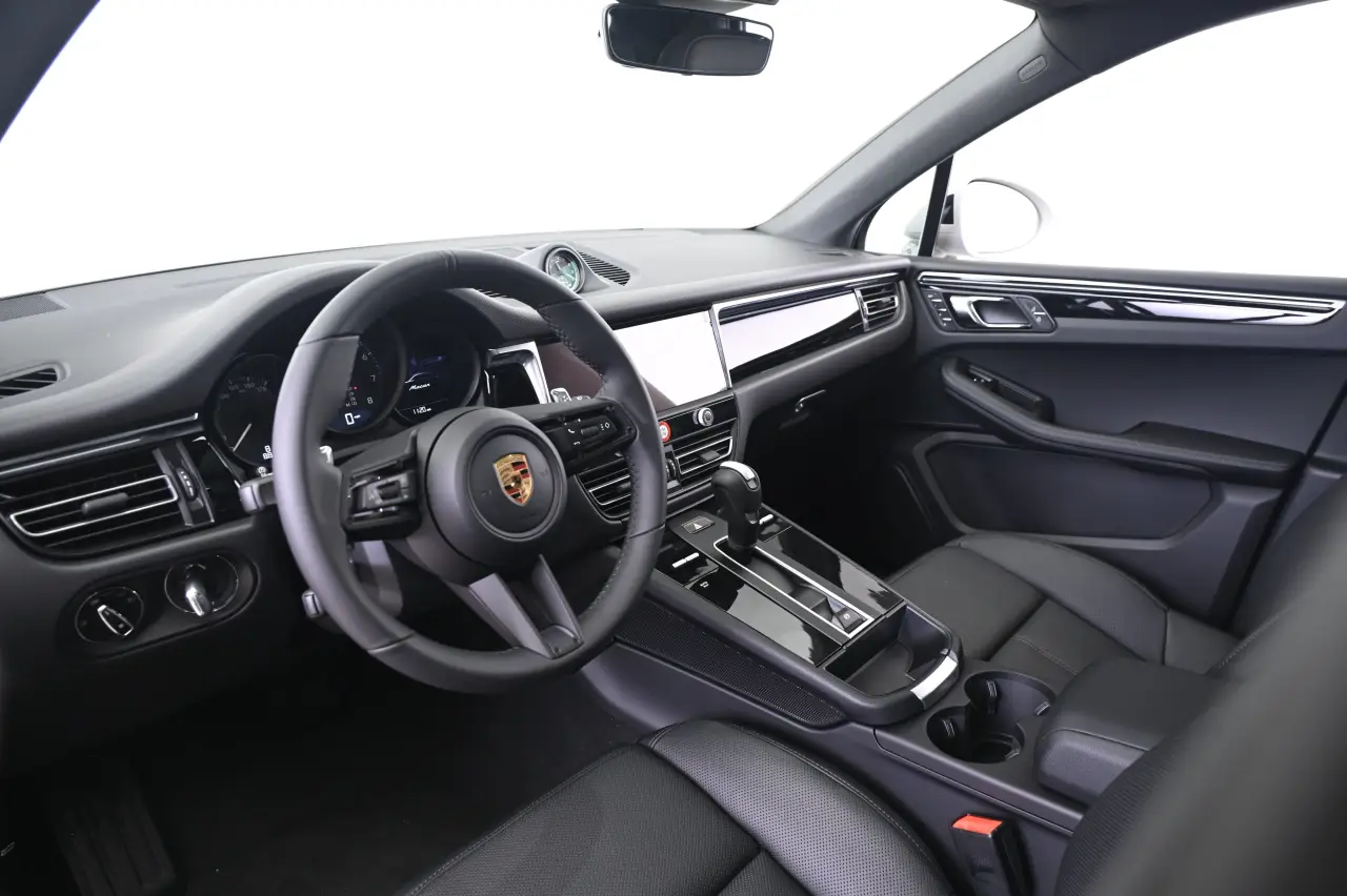 2026 Porsche Macan Base - Photo 32