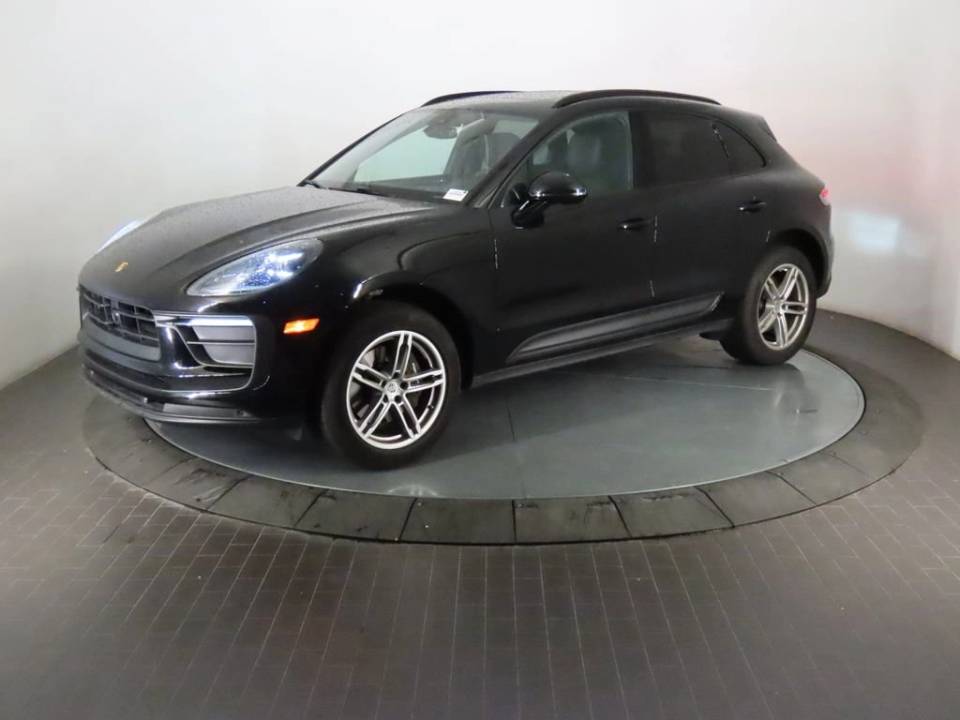 2025 Porsche Macan Base