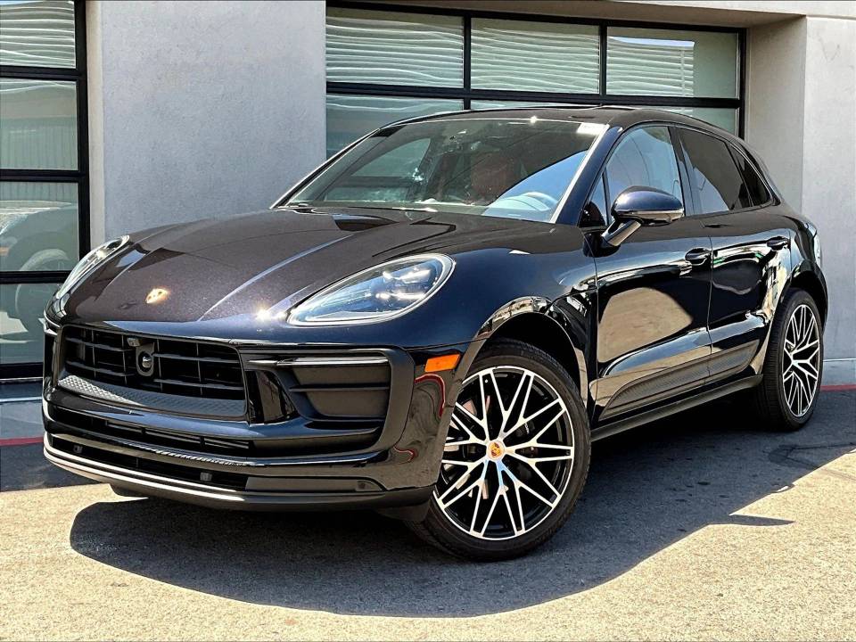 2025 Porsche Macan Base