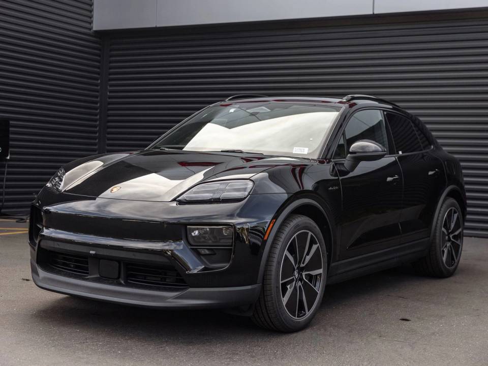 2026 Porsche Macan Base