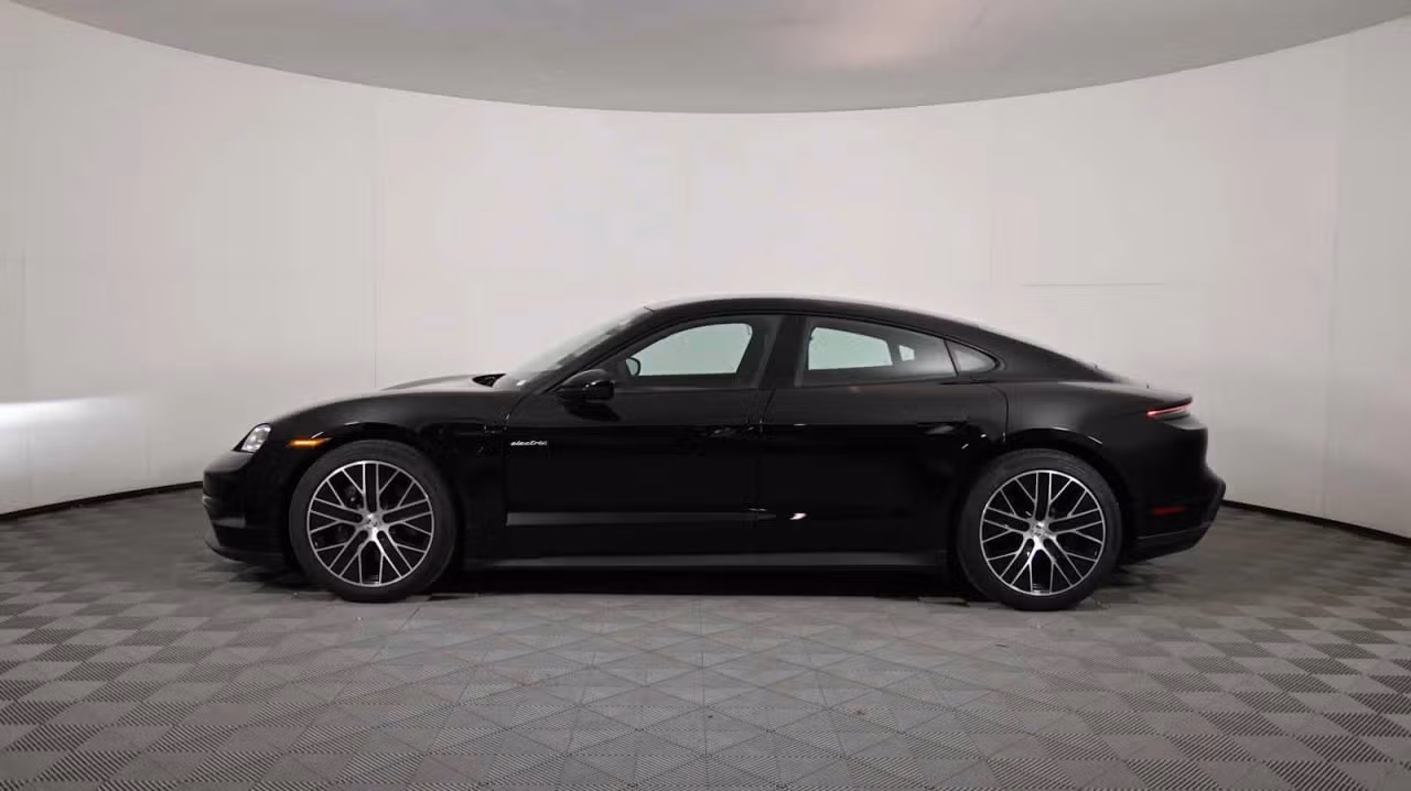 2025 Porsche Taycan Base - Photo 12