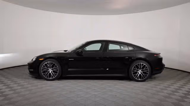 2025 Porsche Taycan Base - Photo 10