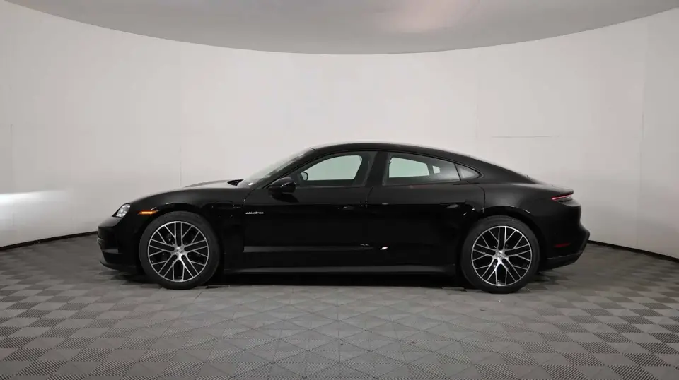 2025 Porsche Taycan Base - Photo 15