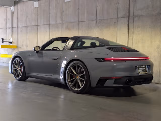 2024 Porsche 911 GTS - Photo 18
