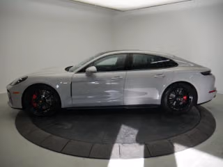 2026 Porsche Panamera GTS - Photo 9