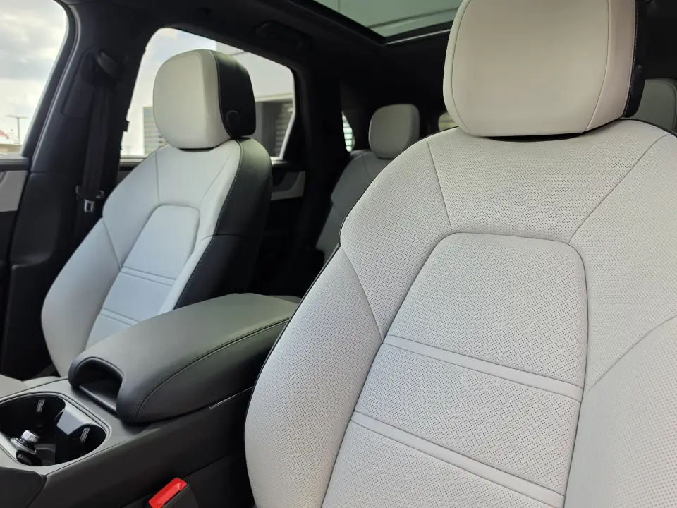 2026 Porsche Cayenne S E-Hybrid - Photo 39