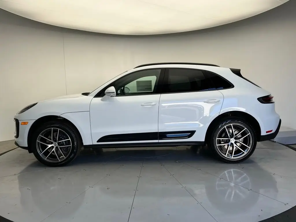 2026 Porsche Macan T - Photo 16