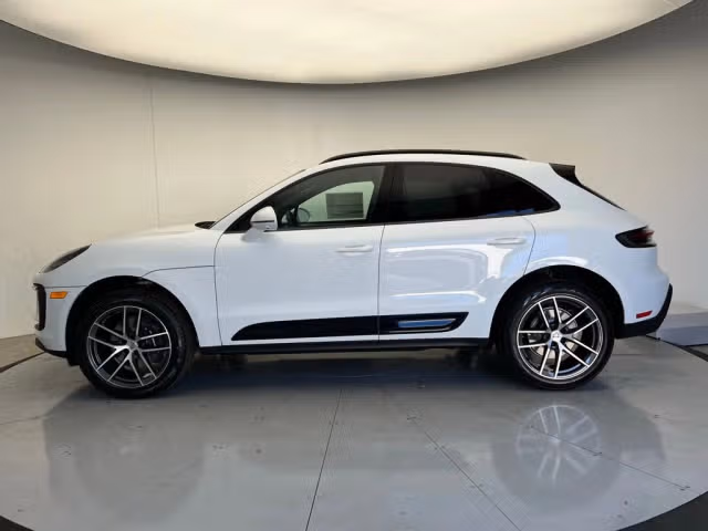 2026 Porsche Macan T - Photo 10