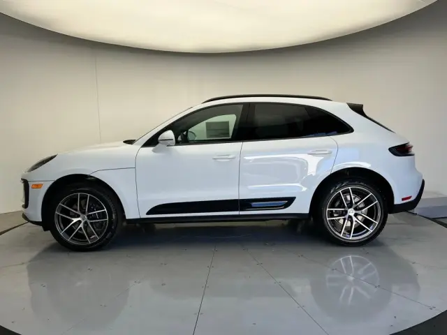 2026 Porsche Macan T - Photo 14