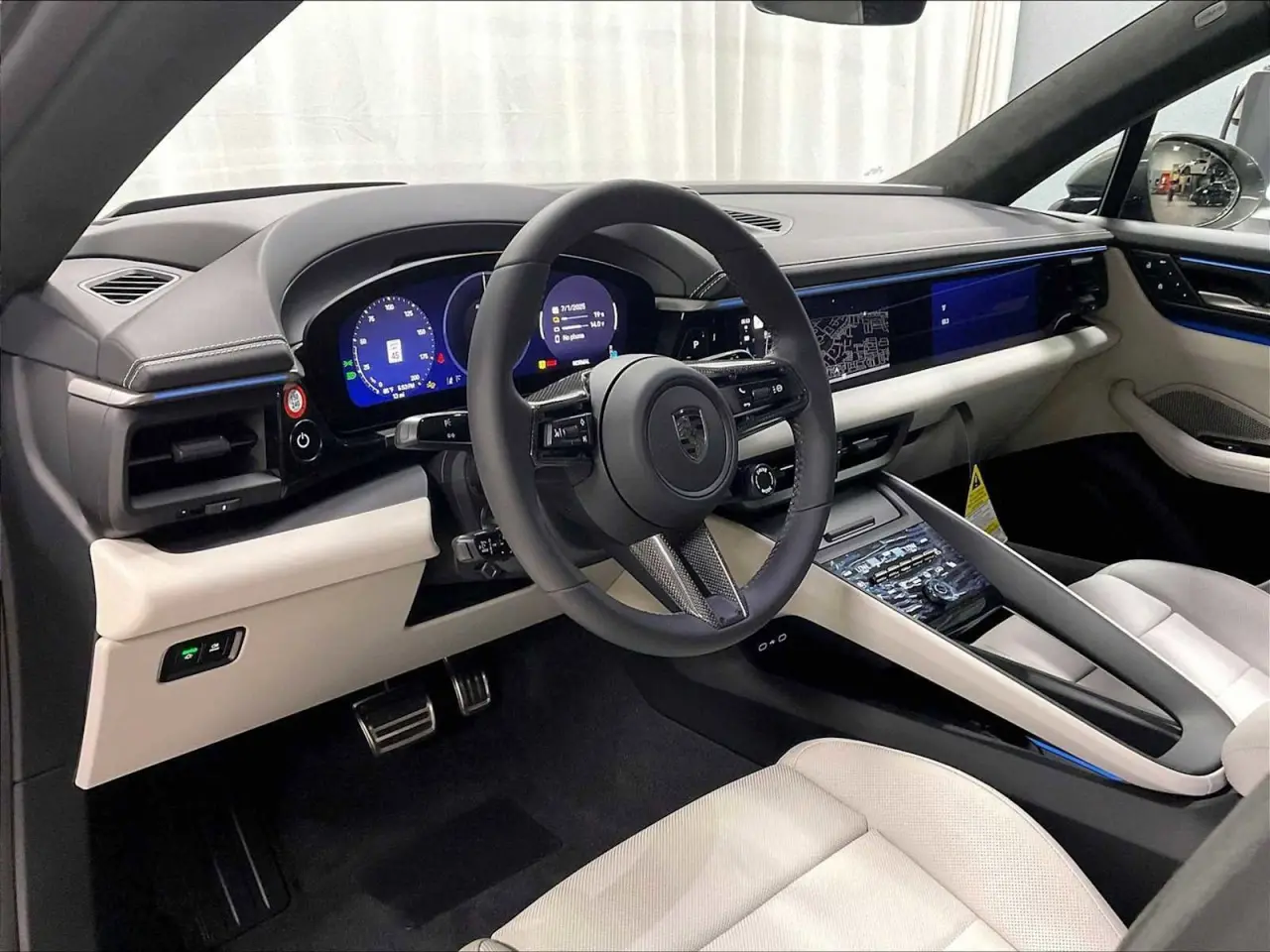 2025 Porsche Macan Turbo Electric - Photo 32
