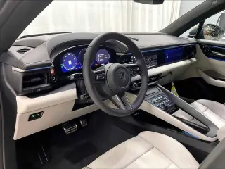2025 Porsche Macan Turbo Electric - Photo 29