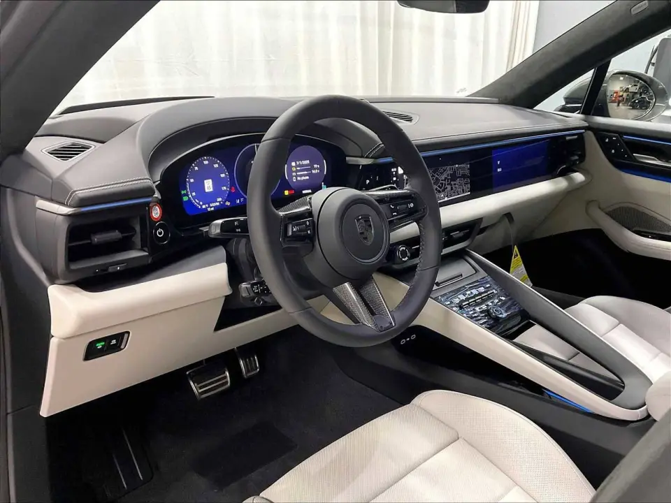 2025 Porsche Macan Turbo Electric - Photo 31