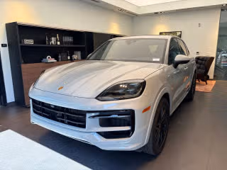 2026 Porsche Cayenne S's photo