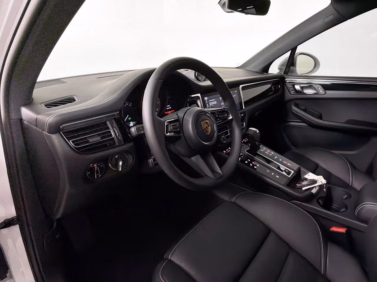 2025 Porsche Macan S - Photo 28