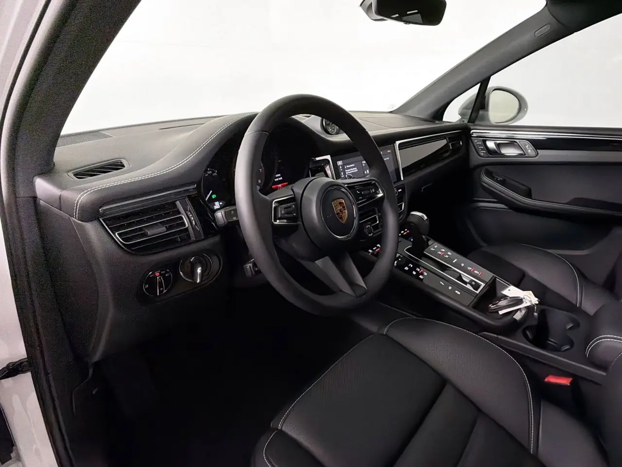 2025 Porsche Macan S - Photo 32