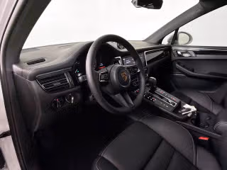2025 Porsche Macan S - Photo 25