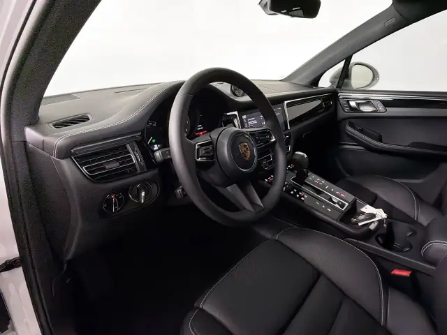 2025 Porsche Macan S - Photo 30