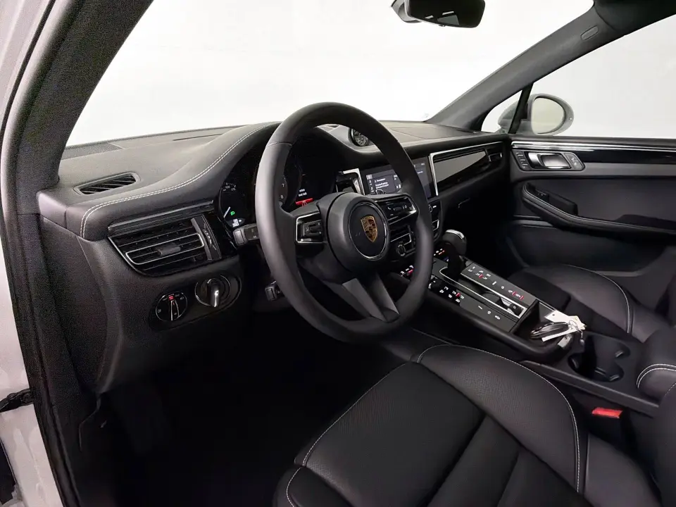 2025 Porsche Macan S - Photo 31