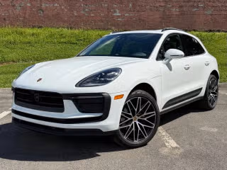 2026 Porsche Macan -'s photo