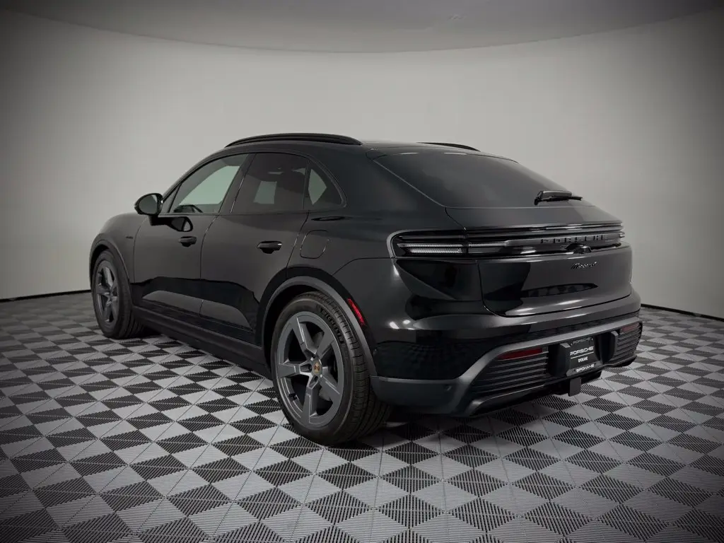 2025 Porsche Macan Base - Photo 24