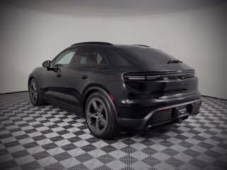 2025 Porsche Macan Base - Photo 17
