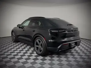 2025 Porsche Macan Base - Photo 21