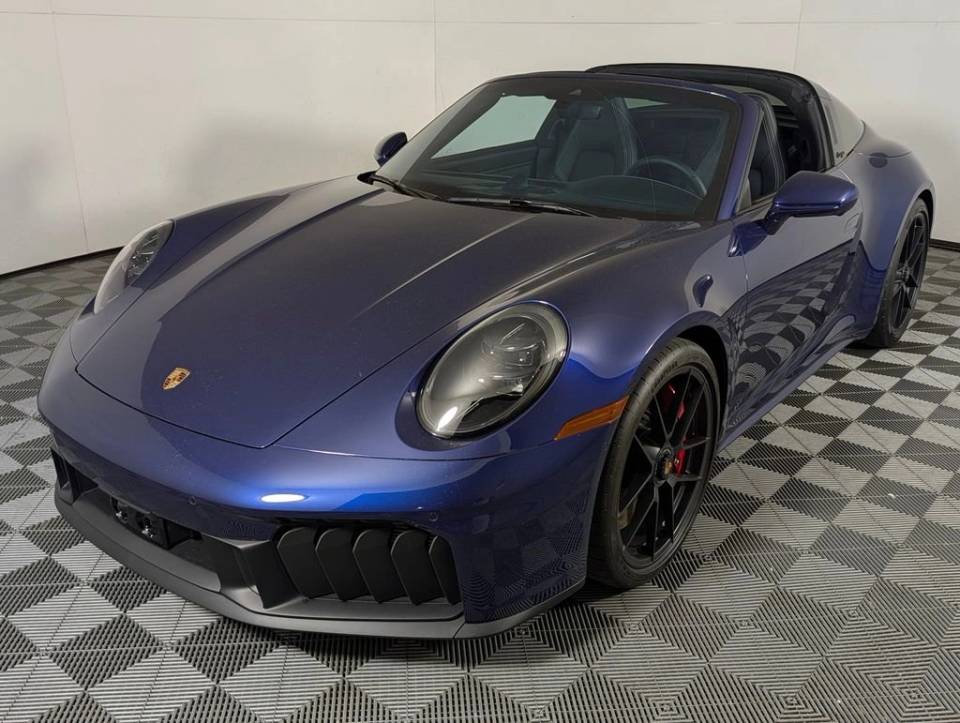 2025 Porsche 911 GTS