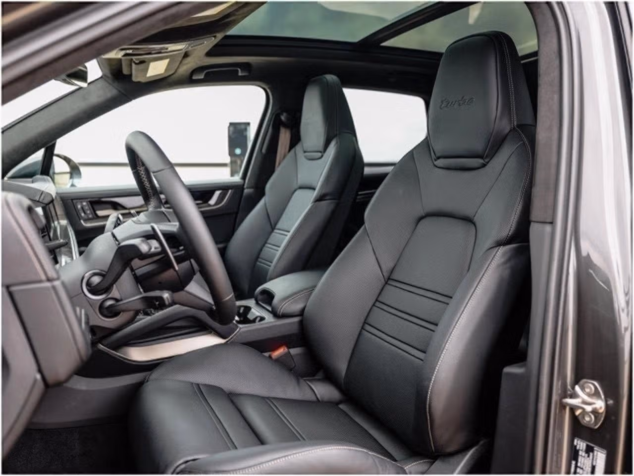 2025 Porsche Cayenne Turbo E-Hybrid - Photo 36