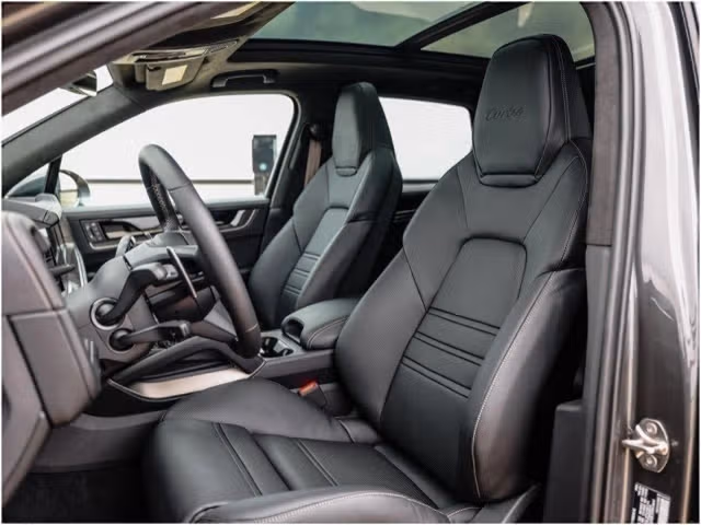 2025 Porsche Cayenne Turbo E-Hybrid - Photo 34