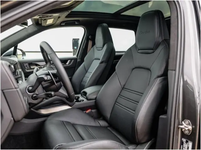 2025 Porsche Cayenne Turbo E-Hybrid - Photo 38