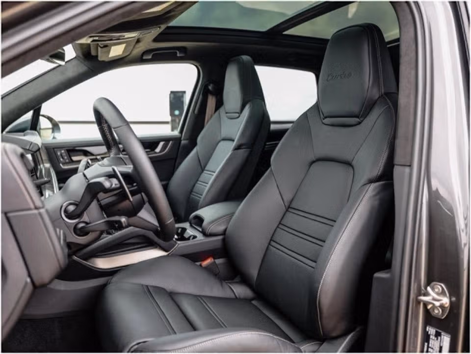 2025 Porsche Cayenne Turbo E-Hybrid - Photo 35