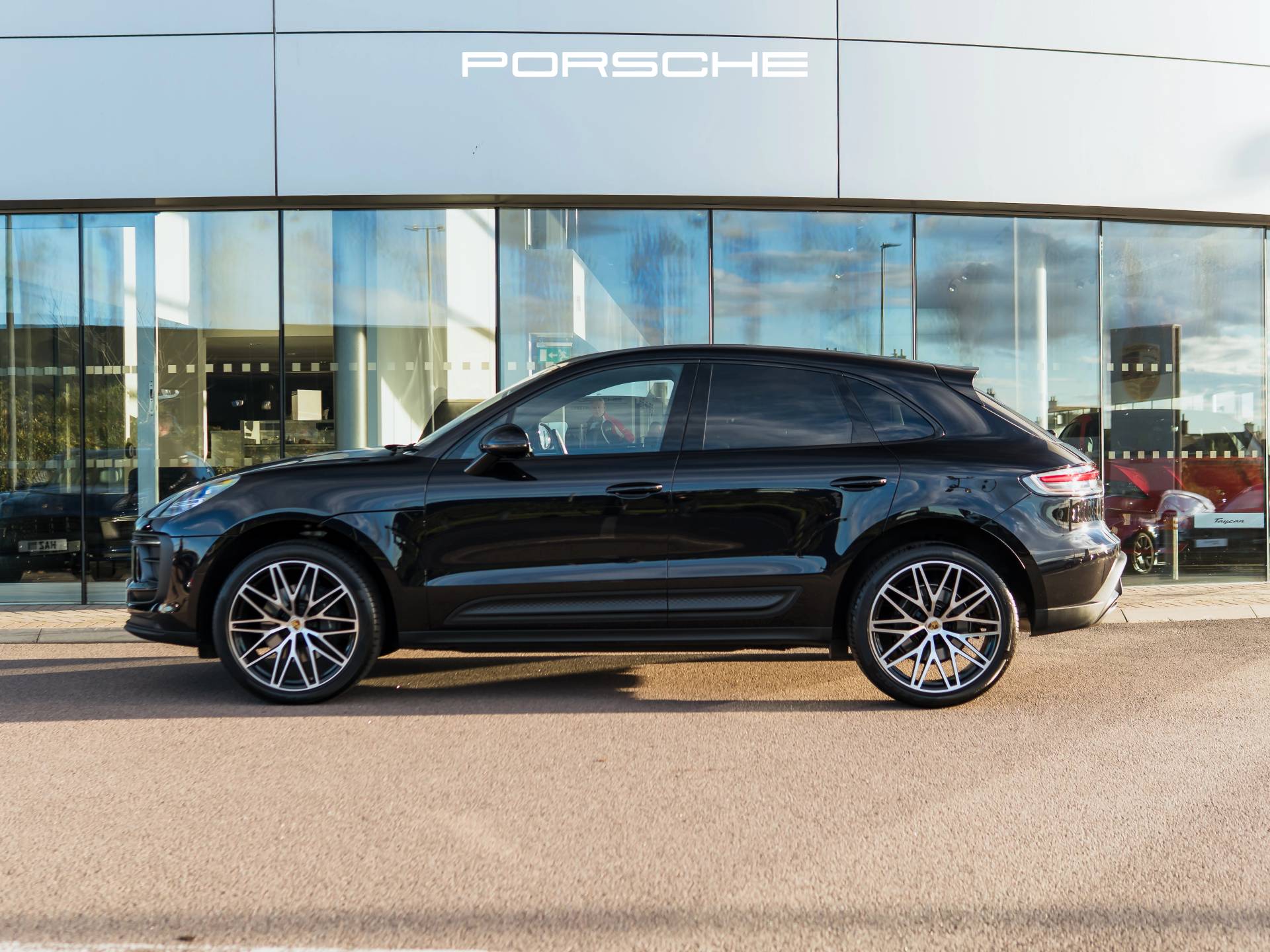 Macan, photo 2 of 37