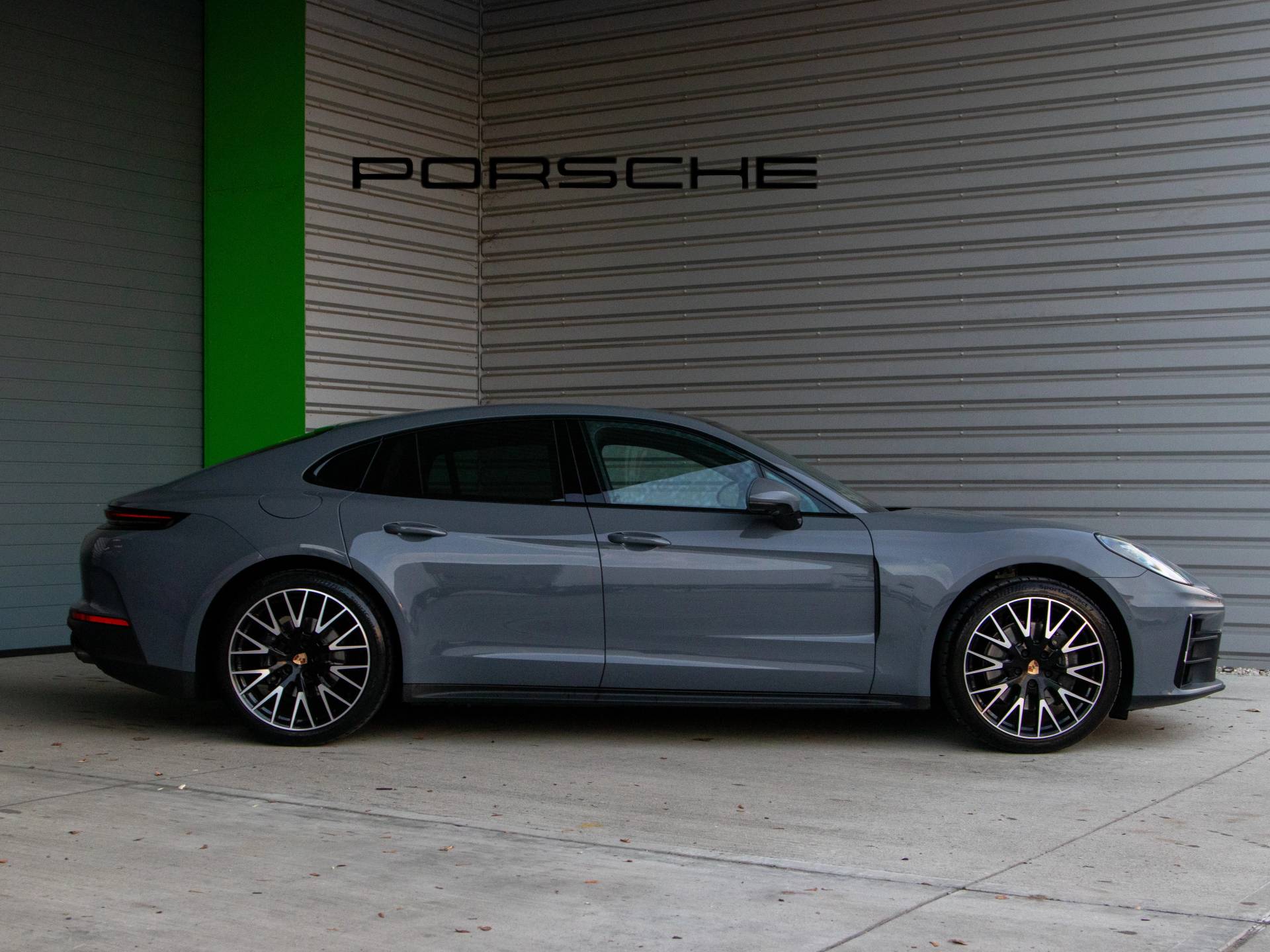 Panamera, photo 2 of 63