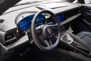 2026 Porsche Macan S - Photo 25