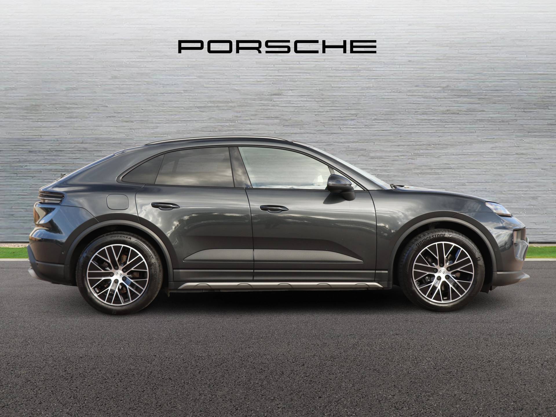 Macan 4, photo 2 of 34