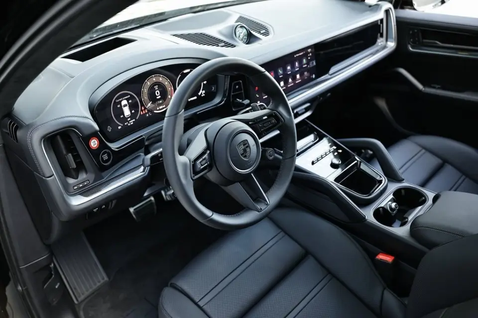2026 Porsche Cayenne Turbo E-Hybrid - Photo 31