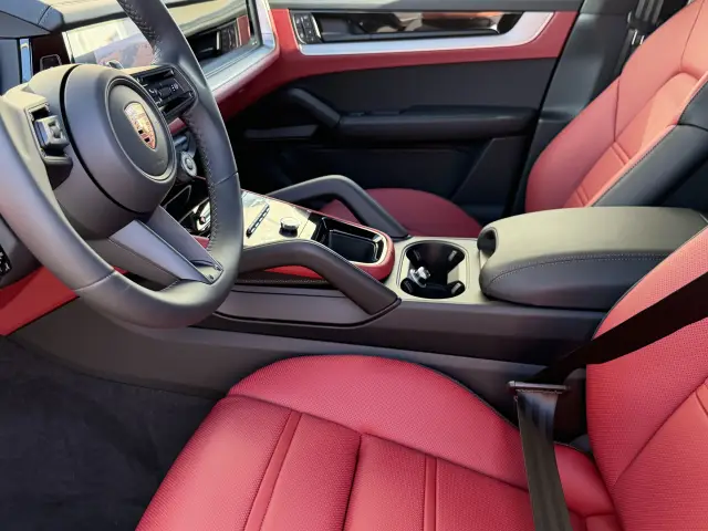 2026 Porsche Cayenne S E-Hybrid - Photo 30