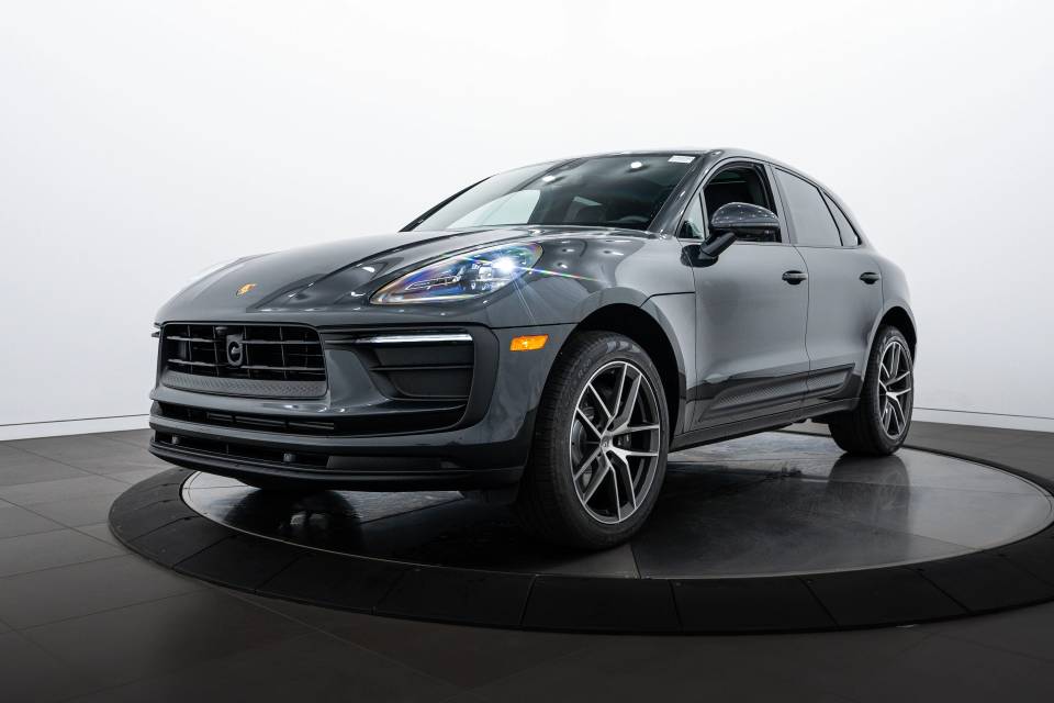 2025 Porsche Macan Base