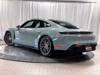 2025 Porsche Taycan GTS - Photo 17