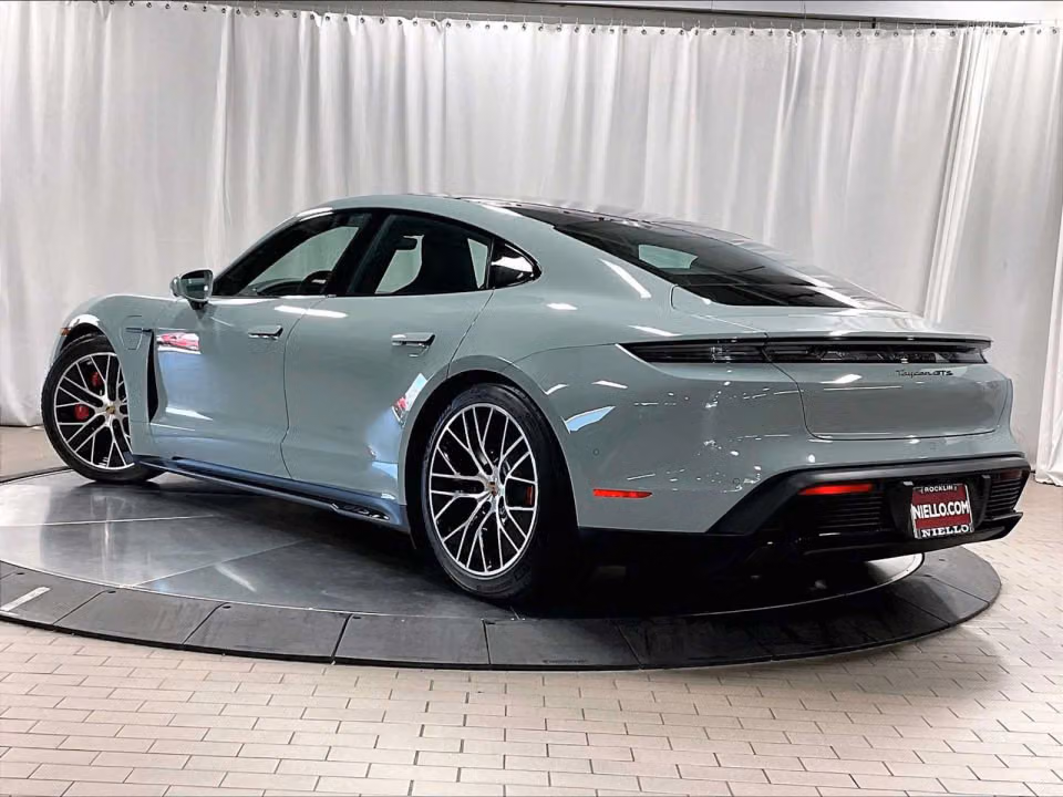 2025 Porsche Taycan GTS - Photo 19
