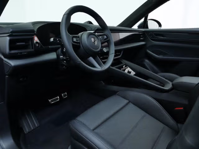 2025 Porsche Macan Turbo Electric - Photo 26