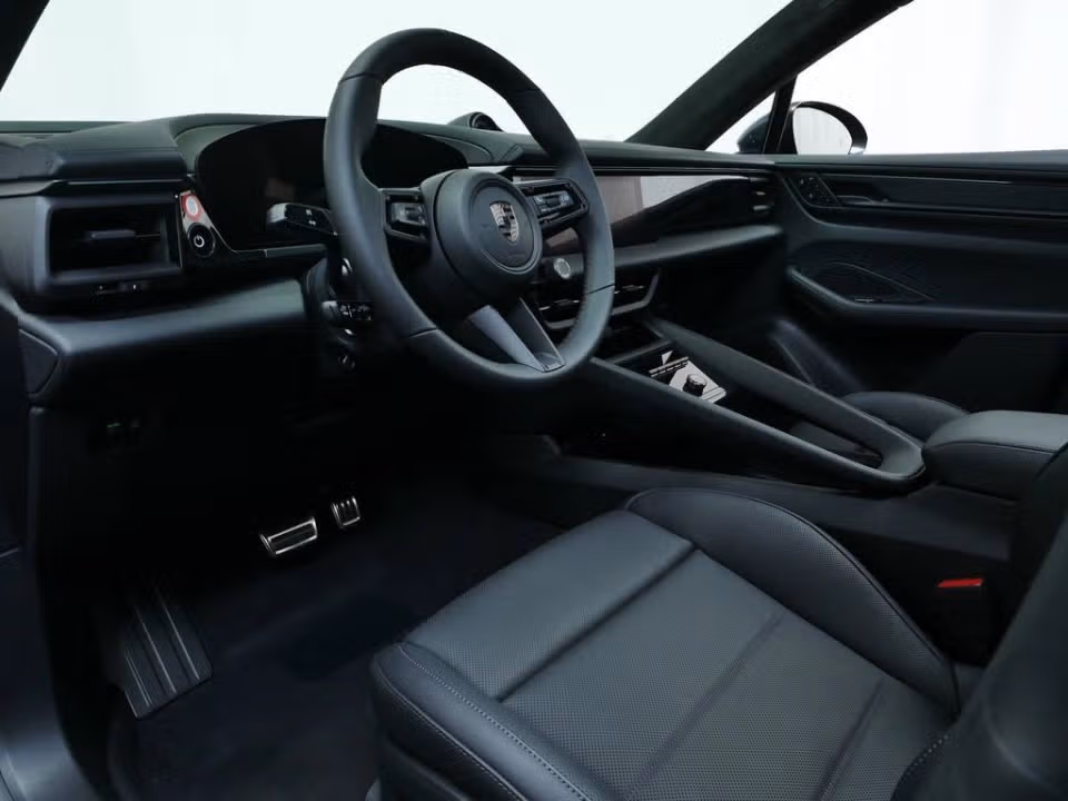 2025 Porsche Macan Turbo Electric - Photo 27