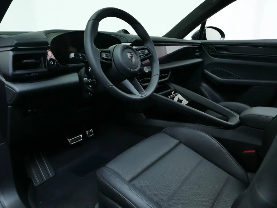 2025 Porsche Macan Turbo Electric - Photo 31