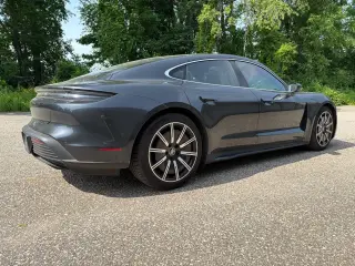 2024 Porsche Taycan S - Photo 37