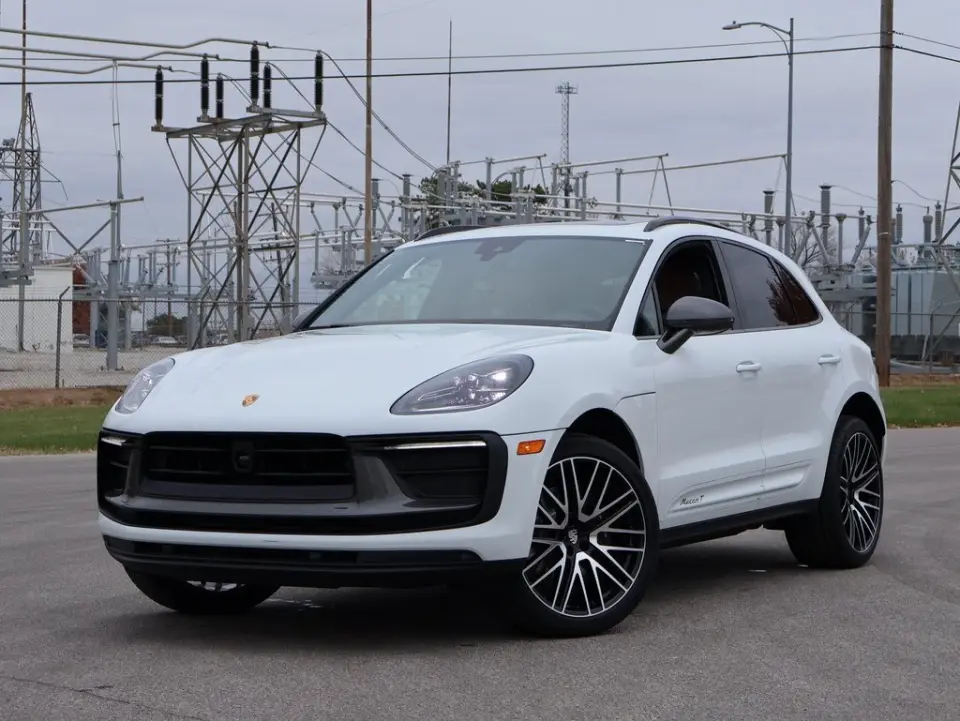 2026 Porsche Macan T - Photo 7