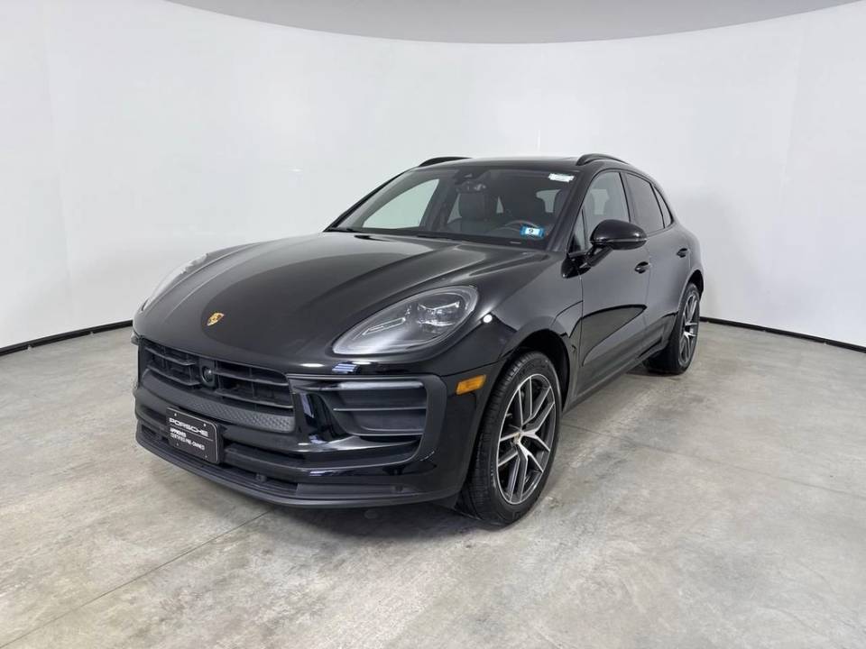 2025 Porsche Macan Base