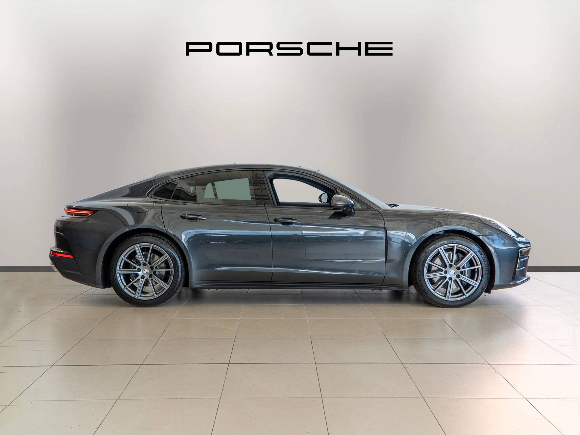 Panamera, photo 2 of 34