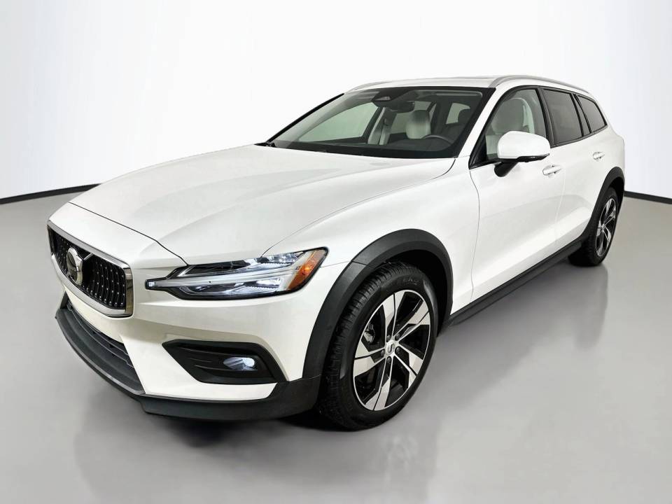 2025 Volvo V60 Cross Country