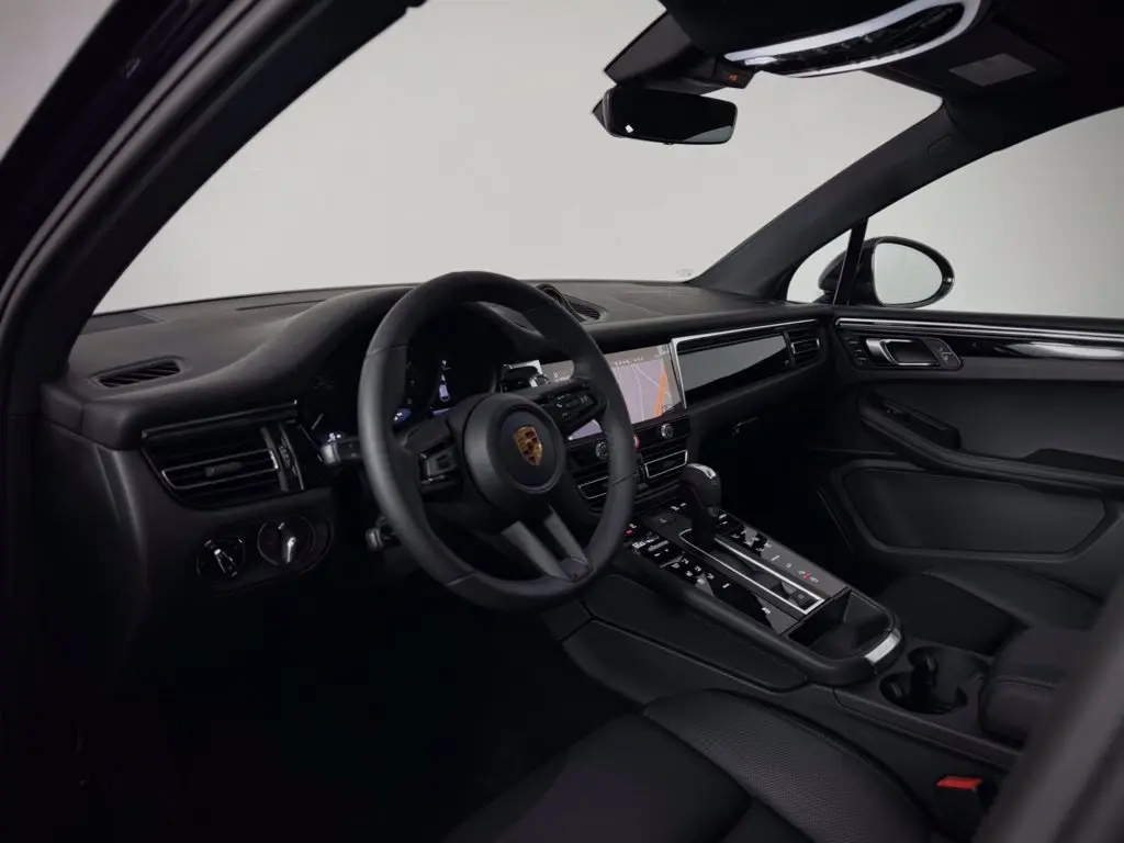 2026 Porsche Macan T - Photo 32