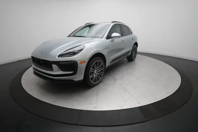 2026 Porsche Macan T - Photo 6